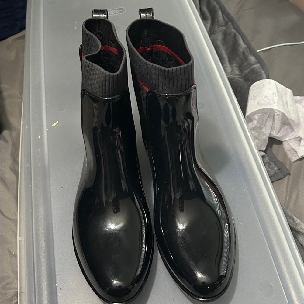 Coach Black and Red Sole Detail - Picture 4 of 8